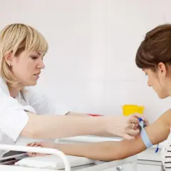Ile godzin na czczo przed badaniem krwi? Wyniki bez błędów!