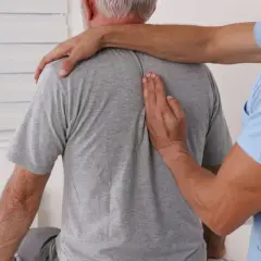 Ból kręgosłupa: Do kogo iść? Ortopeda, neurolog, fizjoterapeuta?