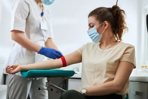 Kreatynina: Co to za badanie? Zrozum wyniki i zdrowie nerek!
