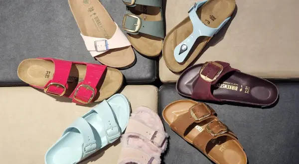 Sandały na haluksy: Jak wybrać stylowe i wygodne buty na lato?