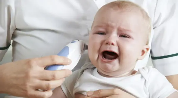 Ból ucha przy karmieniu: Co jest bezpieczne dla Ciebie i dziecka?