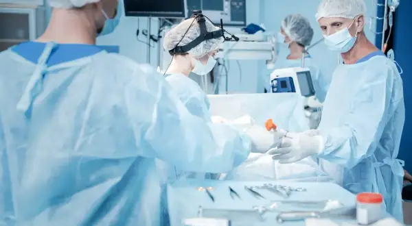Chirurg: Droga do zawodu, specjalizacje i przyszłość operacji