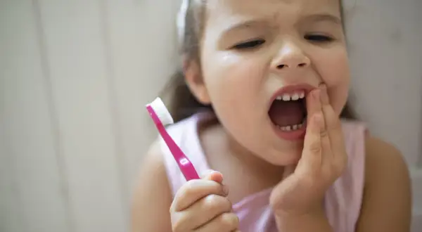 Ból zęba u dziecka: Natychmiastowa pomoc i kiedy do dentysty?