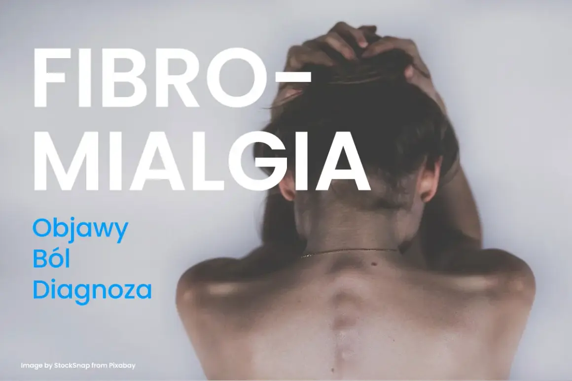Kobieta z rękami we włosach, tekst "Fibromialgia", "Objawy", "Ból", "Diagnoza".