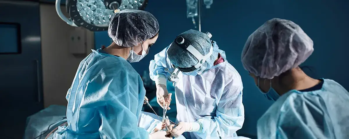 Różne specjalizacje chirurgiczne, lekarze chirurdzy w różnych dziedzinach